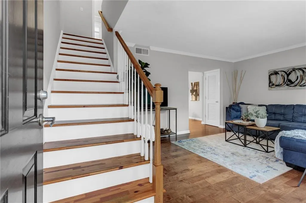 6940 Roswell Road Unit 21f, Sandy Springs, Georgia 30328, 2 Bedrooms Bedrooms, ,1 BathroomBathrooms,Residential,Sold,6940 Roswell Road Unit 21f,7082050