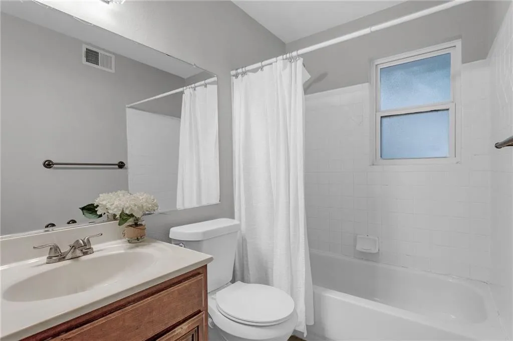 6940 Roswell Road Unit 21f, Sandy Springs, Georgia 30328, 2 Bedrooms Bedrooms, ,1 BathroomBathrooms,Residential,Sold,6940 Roswell Road Unit 21f,7082050