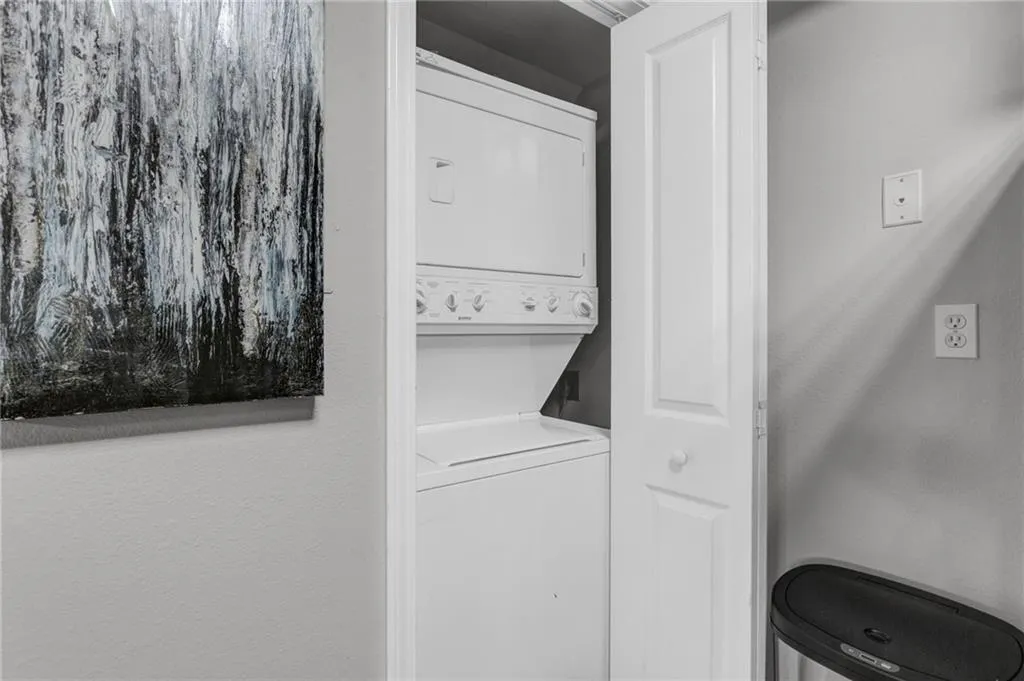 6940 Roswell Road Unit 21f, Sandy Springs, Georgia 30328, 2 Bedrooms Bedrooms, ,1 BathroomBathrooms,Residential,Sold,6940 Roswell Road Unit 21f,7082050