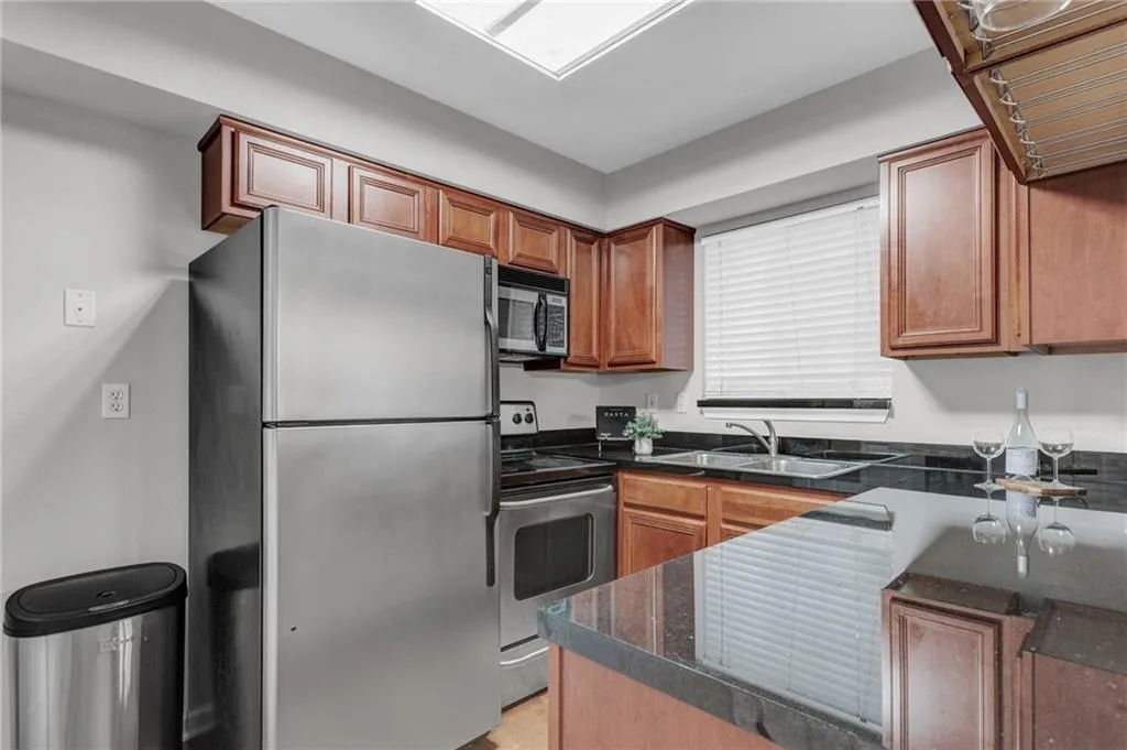 6940 Roswell Road Unit 21f, Sandy Springs, Georgia 30328, 2 Bedrooms Bedrooms, ,1 BathroomBathrooms,Residential,Sold,6940 Roswell Road Unit 21f,7082050