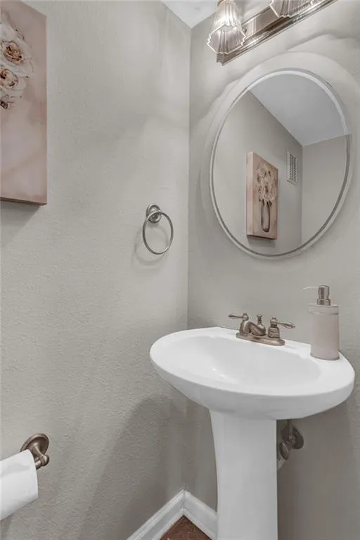 6940 Roswell Road Unit 21f, Sandy Springs, Georgia 30328, 2 Bedrooms Bedrooms, ,1 BathroomBathrooms,Residential,Sold,6940 Roswell Road Unit 21f,7082050