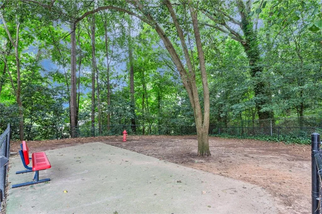 6940 Roswell Road Unit 21f, Sandy Springs, Georgia 30328, 2 Bedrooms Bedrooms, ,1 BathroomBathrooms,Residential,Sold,6940 Roswell Road Unit 21f,7082050