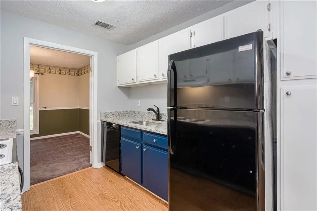 8740 Roswell Unit 7d, Sandy Springs, Georgia 30350, 2 Bedrooms Bedrooms, ,2 BathroomsBathrooms,Residential,Sold,8740 Roswell Unit 7d,6952715