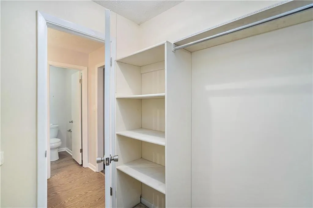 8740 Roswell Unit 7d, Sandy Springs, Georgia 30350, 2 Bedrooms Bedrooms, ,2 BathroomsBathrooms,Residential,Sold,8740 Roswell Unit 7d,6952715
