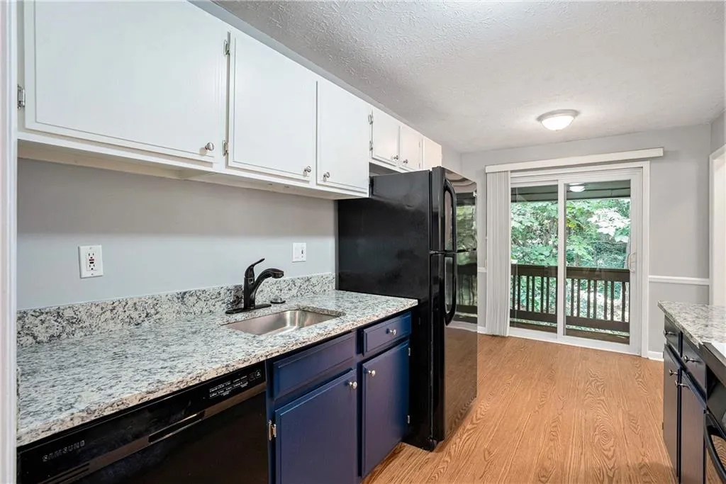 8740 Roswell Unit 7d, Sandy Springs, Georgia 30350, 2 Bedrooms Bedrooms, ,2 BathroomsBathrooms,Residential,Sold,8740 Roswell Unit 7d,6952715