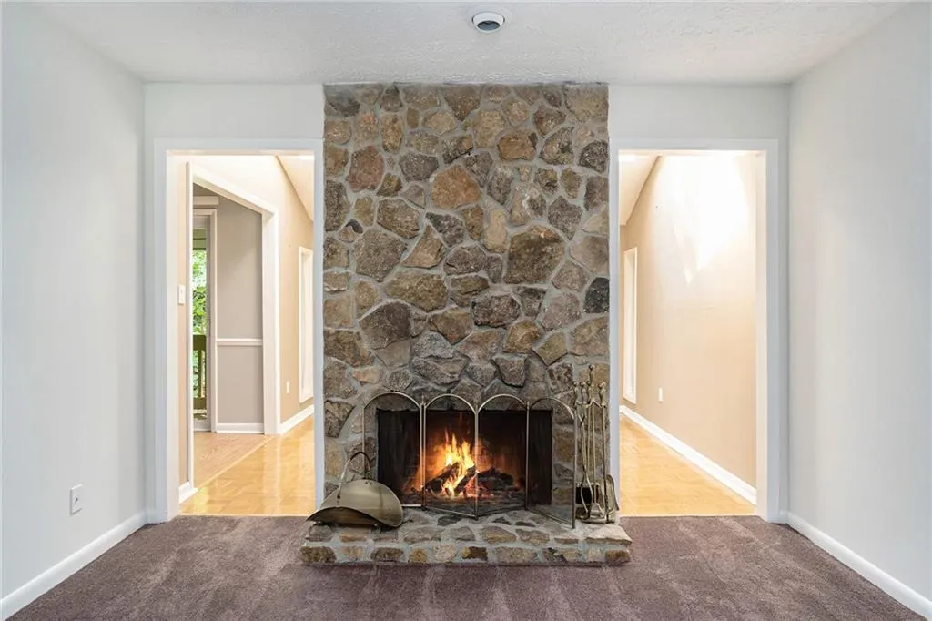 8740 Roswell Unit 7d, Sandy Springs, Georgia 30350, 2 Bedrooms Bedrooms, ,2 BathroomsBathrooms,Residential,Sold,8740 Roswell Unit 7d,6952715