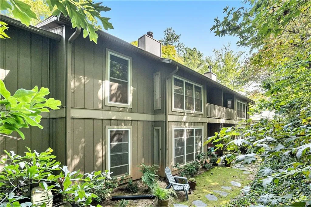 8740 Roswell Unit 7d, Sandy Springs, Georgia 30350, 2 Bedrooms Bedrooms, ,2 BathroomsBathrooms,Residential,Sold,8740 Roswell Unit 7d,6952715