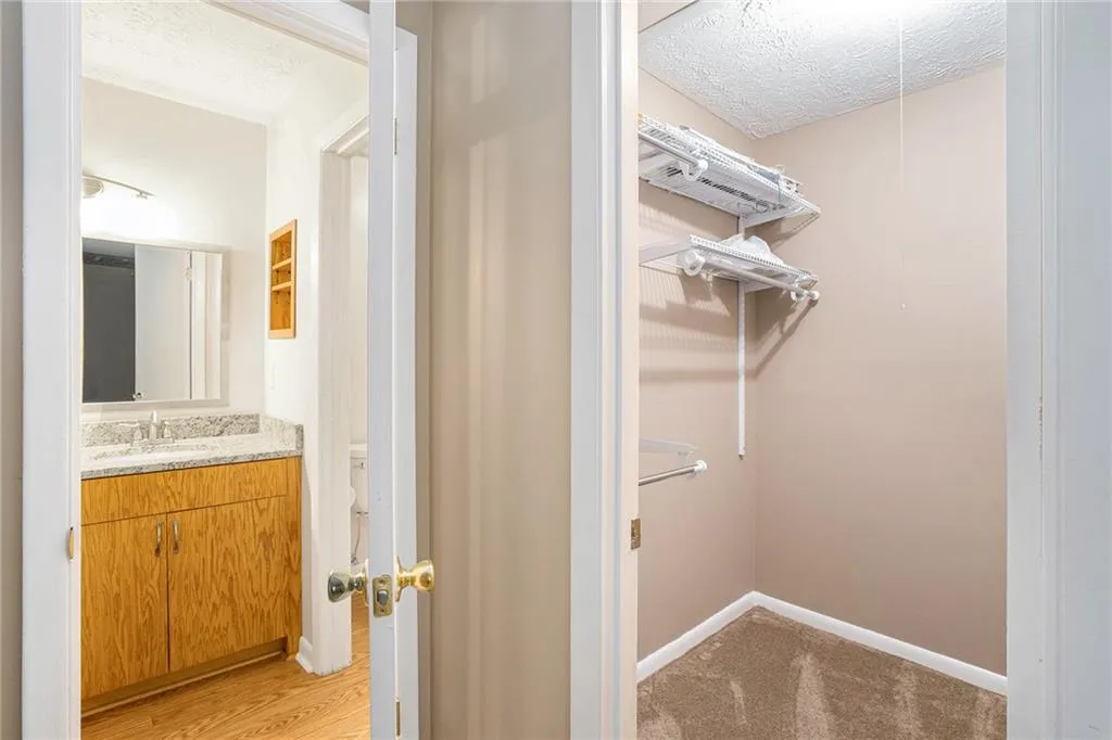 8740 Roswell Unit 7d, Sandy Springs, Georgia 30350, 2 Bedrooms Bedrooms, ,2 BathroomsBathrooms,Residential,Sold,8740 Roswell Unit 7d,6952715