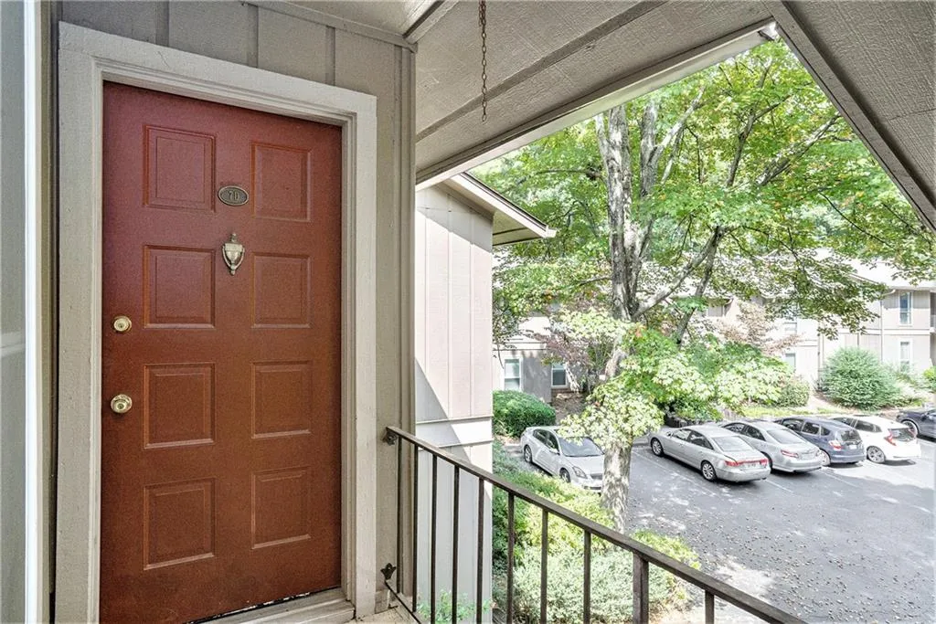 8740 Roswell Unit 7d, Sandy Springs, Georgia 30350, 2 Bedrooms Bedrooms, ,2 BathroomsBathrooms,Residential,Sold,8740 Roswell Unit 7d,6952715