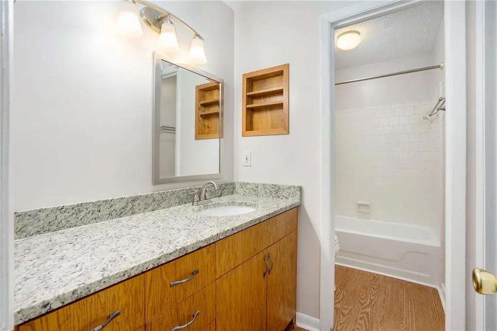 8740 Roswell Unit 7d, Sandy Springs, Georgia 30350, 2 Bedrooms Bedrooms, ,2 BathroomsBathrooms,Residential,Sold,8740 Roswell Unit 7d,6952715