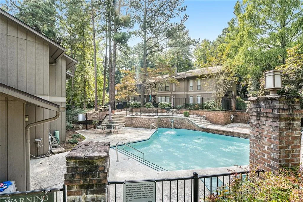 8740 Roswell Unit 7d, Sandy Springs, Georgia 30350, 2 Bedrooms Bedrooms, ,2 BathroomsBathrooms,Residential,Sold,8740 Roswell Unit 7d,6952715