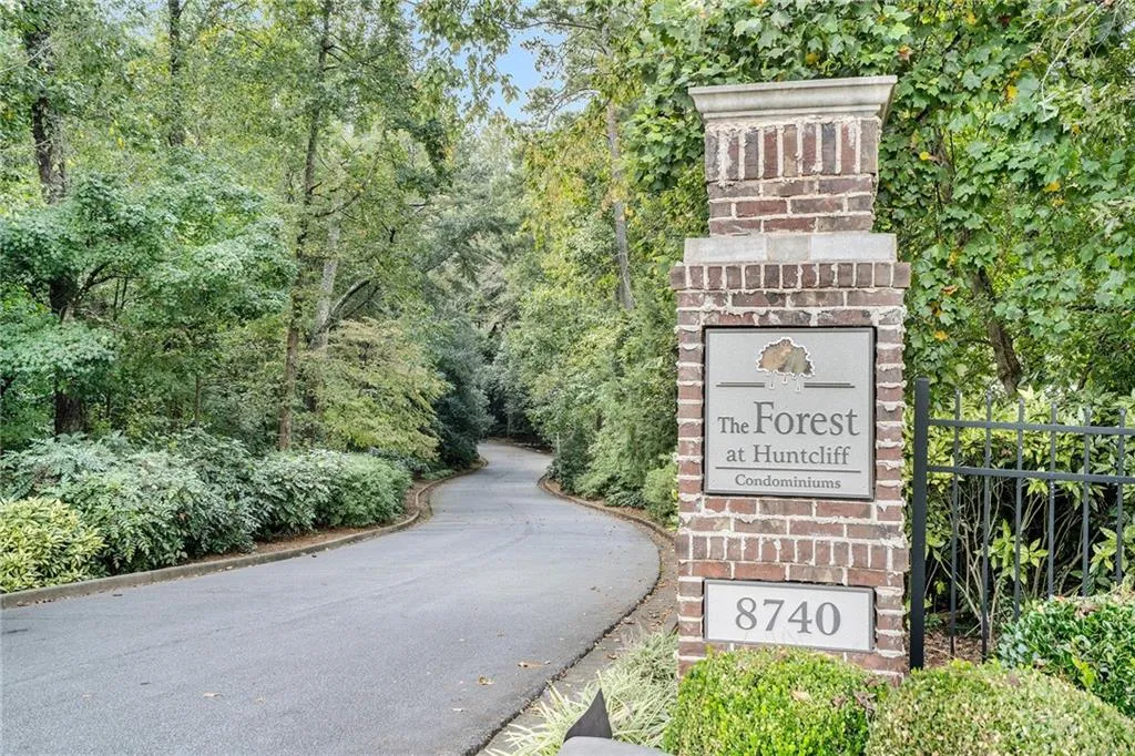 8740 Roswell Unit 7d, Sandy Springs, Georgia 30350, 2 Bedrooms Bedrooms, ,2 BathroomsBathrooms,Residential,Sold,8740 Roswell Unit 7d,6952715