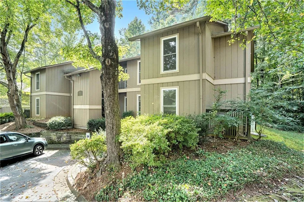8740 Roswell Unit 7d, Sandy Springs, Georgia 30350, 2 Bedrooms Bedrooms, ,2 BathroomsBathrooms,Residential,Sold,8740 Roswell Unit 7d,6952715