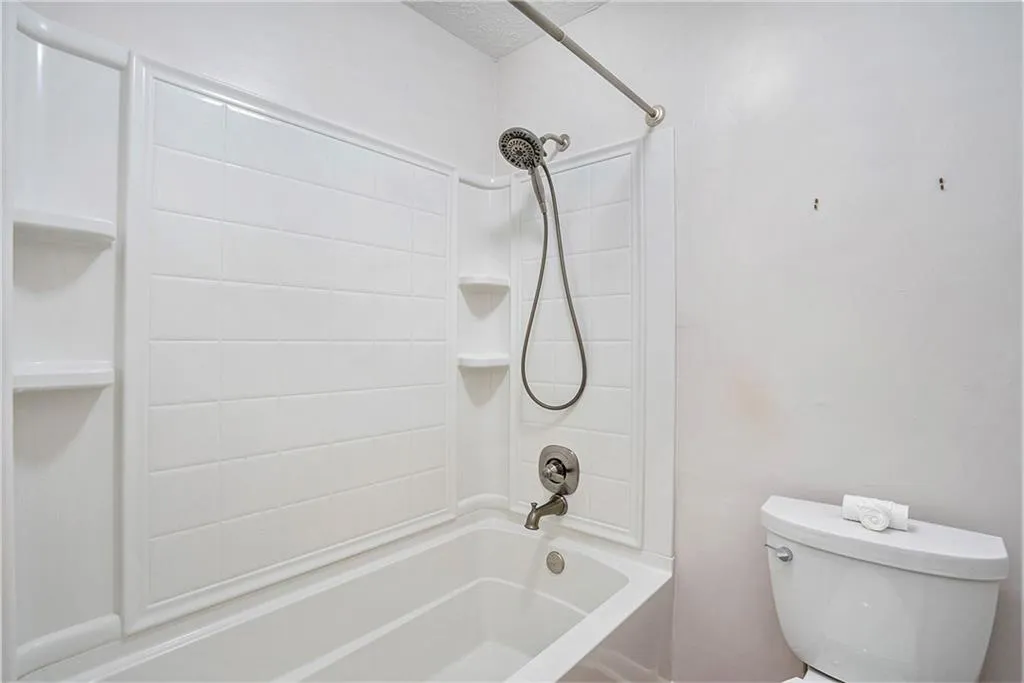 8740 Roswell Unit 7d, Sandy Springs, Georgia 30350, 2 Bedrooms Bedrooms, ,2 BathroomsBathrooms,Residential,Sold,8740 Roswell Unit 7d,6952715
