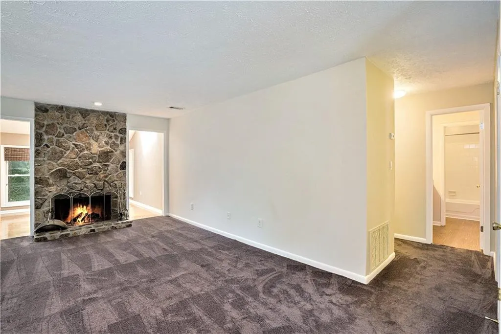 8740 Roswell Unit 7d, Sandy Springs, Georgia 30350, 2 Bedrooms Bedrooms, ,2 BathroomsBathrooms,Residential,Sold,8740 Roswell Unit 7d,6952715