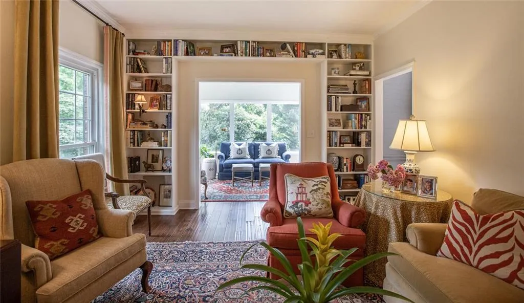 5263 Glenridge Drive, Atlanta, Georgia 30342, 3 Bedrooms Bedrooms, ,3 BathroomsBathrooms,Residential,Sold,5263 Glenridge Drive,6920332