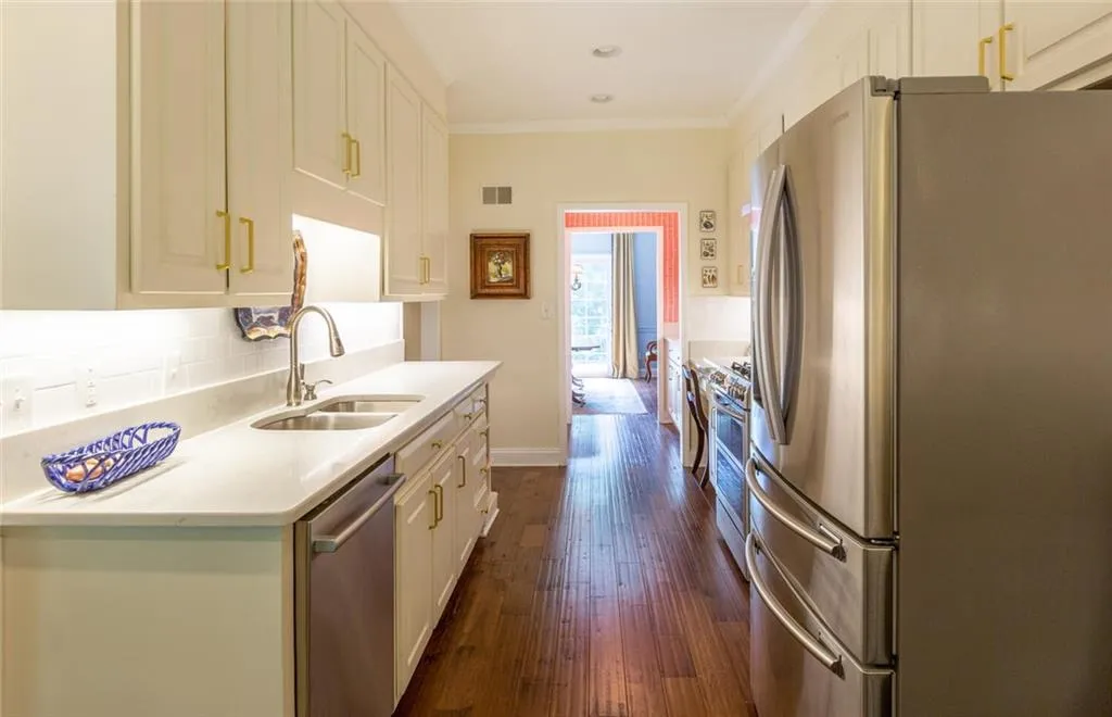 5263 Glenridge Drive, Atlanta, Georgia 30342, 3 Bedrooms Bedrooms, ,3 BathroomsBathrooms,Residential,Sold,5263 Glenridge Drive,6920332