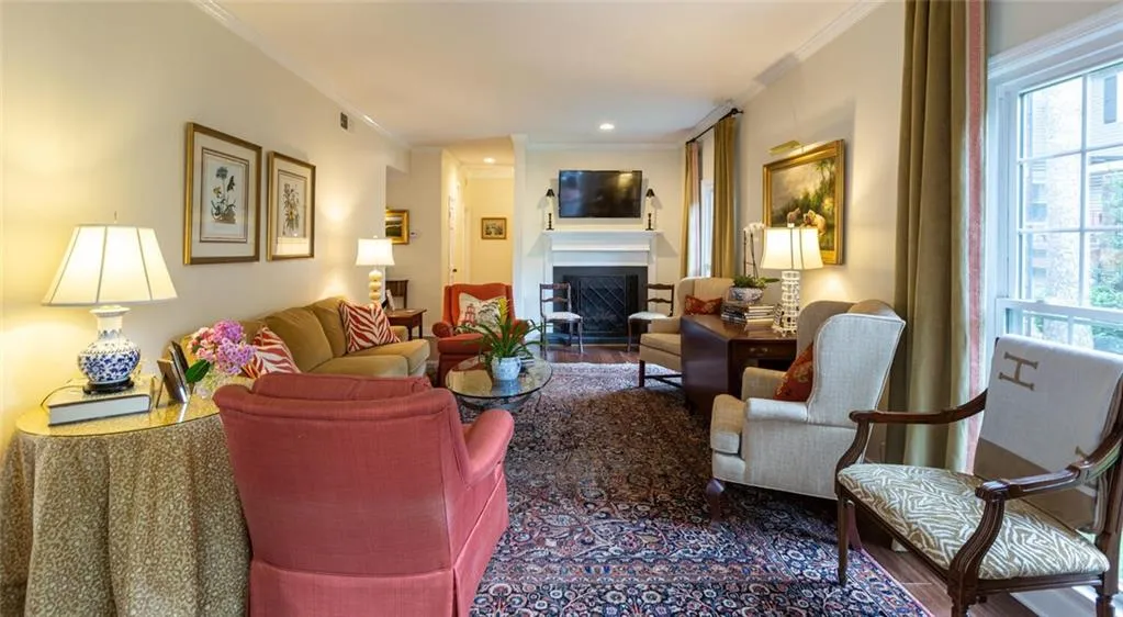 5263 Glenridge Drive, Atlanta, Georgia 30342, 3 Bedrooms Bedrooms, ,3 BathroomsBathrooms,Residential,Sold,5263 Glenridge Drive,6920332