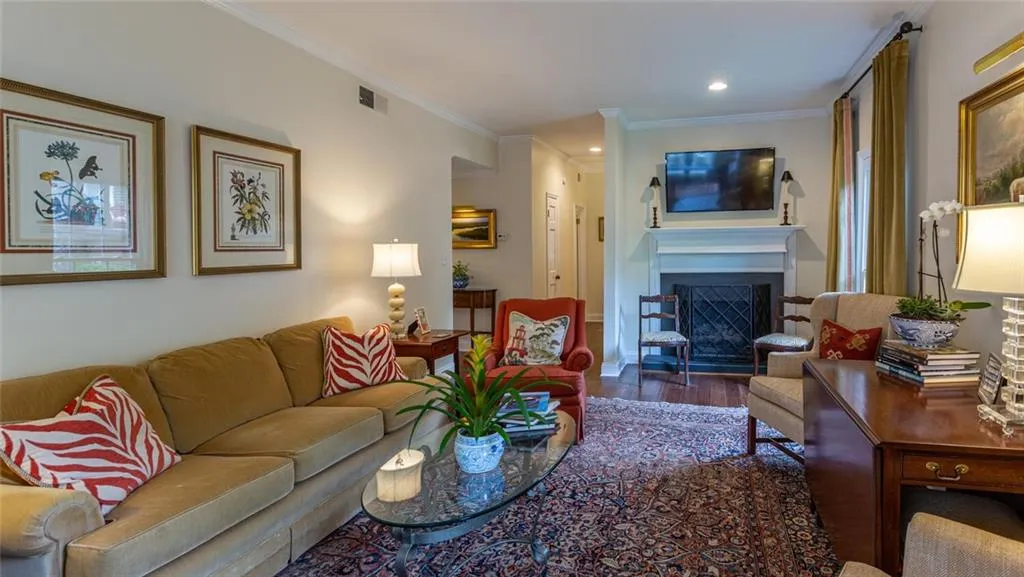 5263 Glenridge Drive, Atlanta, Georgia 30342, 3 Bedrooms Bedrooms, ,3 BathroomsBathrooms,Residential,Sold,5263 Glenridge Drive,6920332