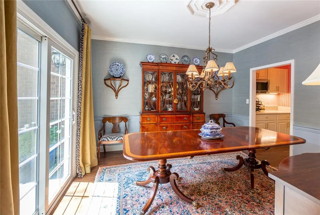 5263 Glenridge Drive, Atlanta, Georgia 30342, 3 Bedrooms Bedrooms, ,3 BathroomsBathrooms,Residential,Sold,5263 Glenridge Drive,6920332