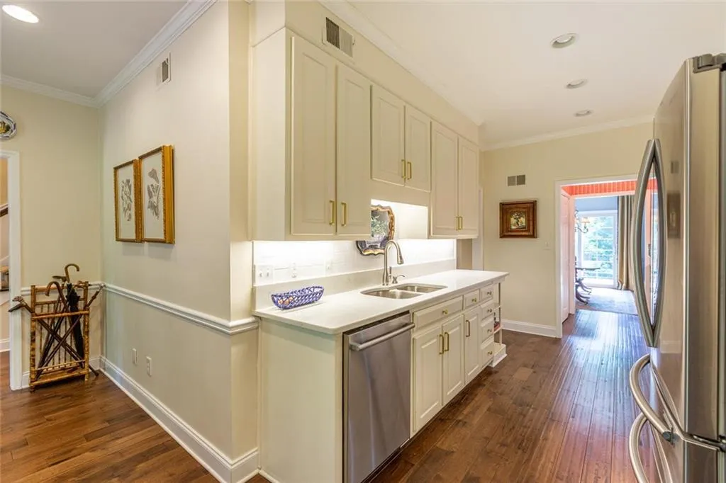 5263 Glenridge Drive, Atlanta, Georgia 30342, 3 Bedrooms Bedrooms, ,3 BathroomsBathrooms,Residential,Sold,5263 Glenridge Drive,6920332