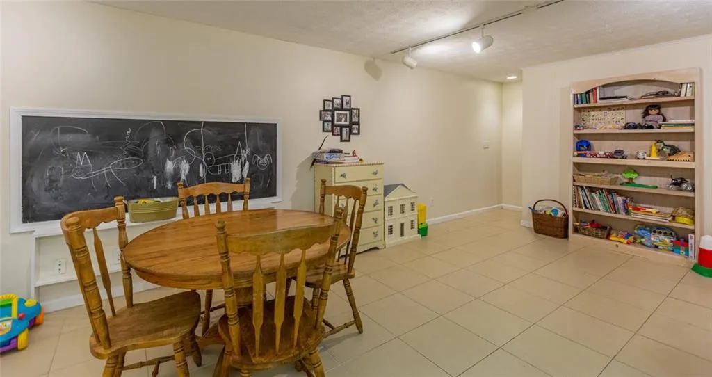 5263 Glenridge Drive, Atlanta, Georgia 30342, 3 Bedrooms Bedrooms, ,3 BathroomsBathrooms,Residential,Sold,5263 Glenridge Drive,6920332