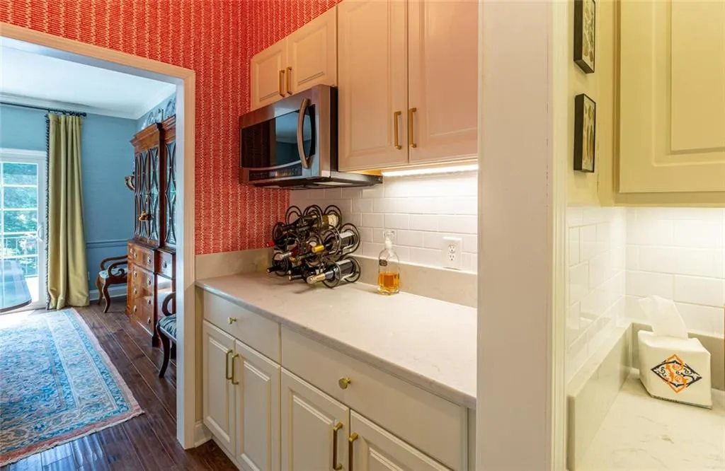 5263 Glenridge Drive, Atlanta, Georgia 30342, 3 Bedrooms Bedrooms, ,3 BathroomsBathrooms,Residential,Sold,5263 Glenridge Drive,6920332