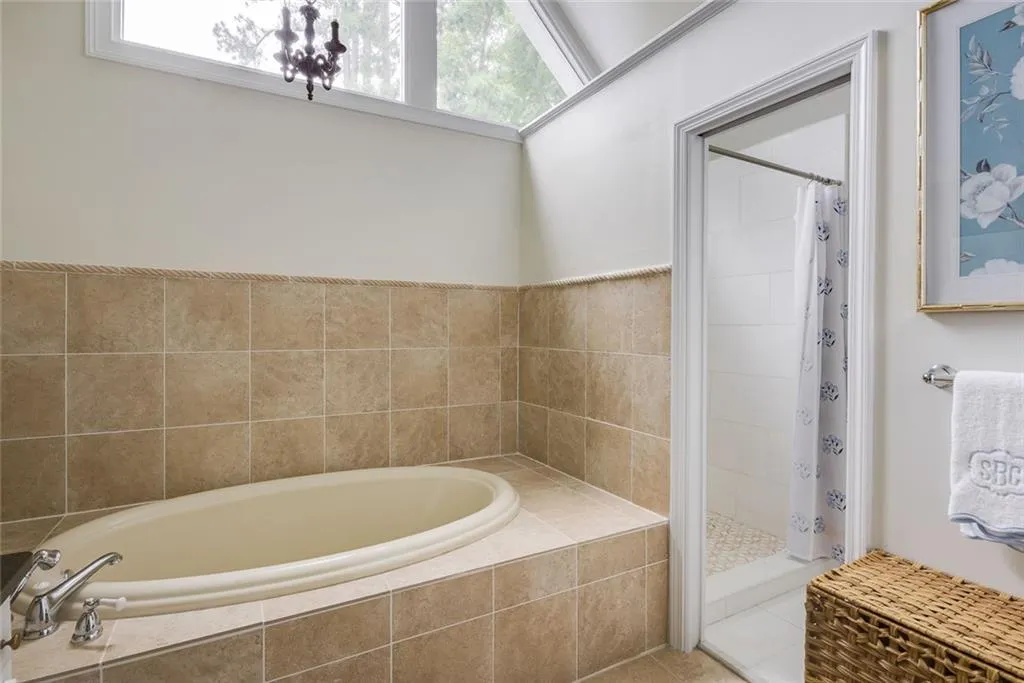 1085 Dunbarton Trace Ne, Brookhaven, Georgia 30319, 3 Bedrooms Bedrooms, ,2 BathroomsBathrooms,Residential,For Sale,1085 Dunbarton Trace Ne,7636578
