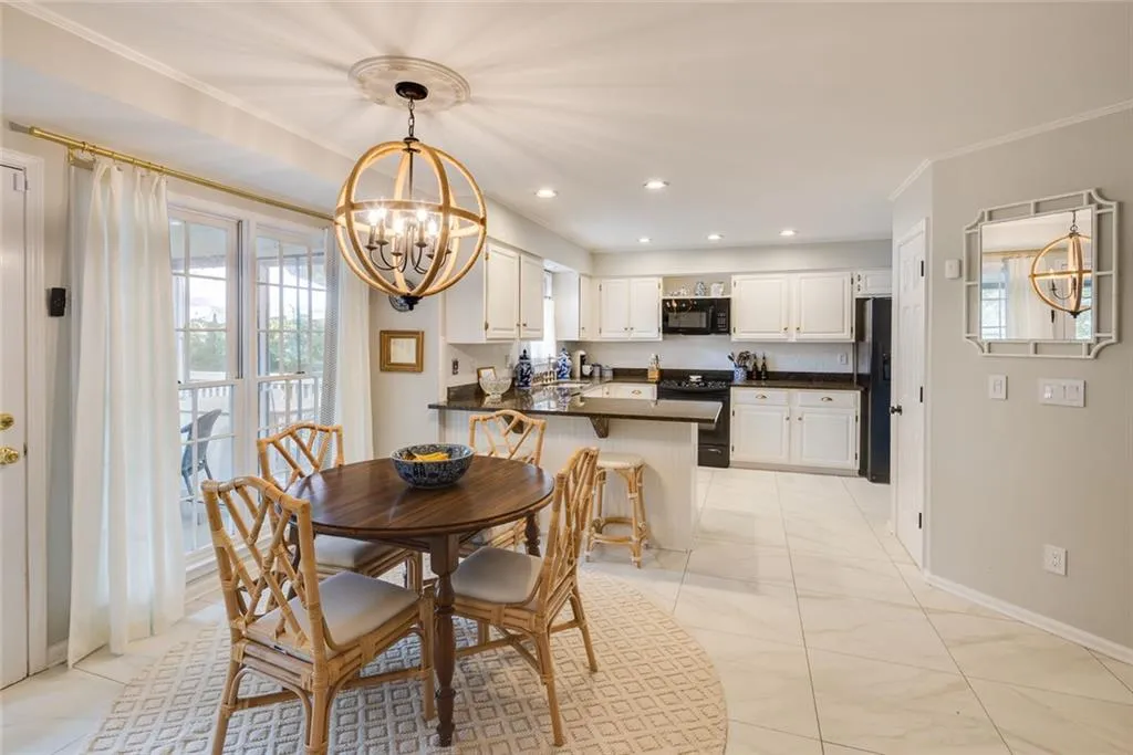 1085 Dunbarton Trace Ne, Brookhaven, Georgia 30319, 3 Bedrooms Bedrooms, ,2 BathroomsBathrooms,Residential,For Sale,1085 Dunbarton Trace Ne,7636578