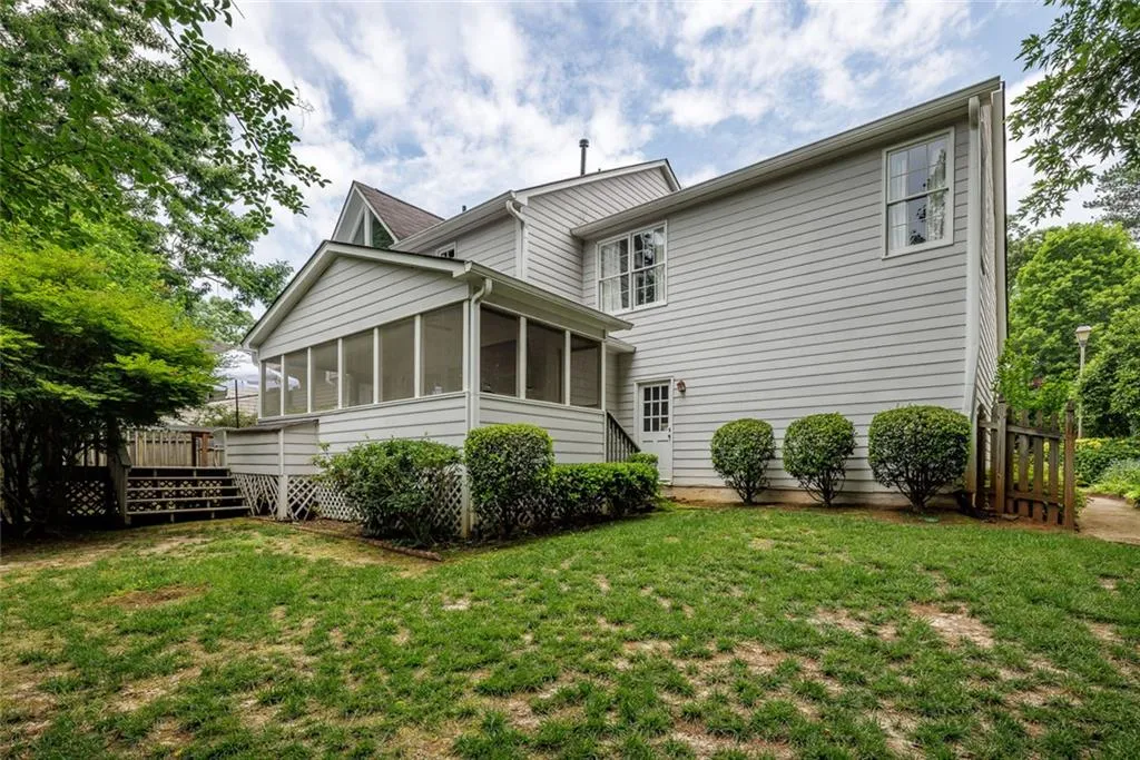 1085 Dunbarton Trace Ne, Brookhaven, Georgia 30319, 3 Bedrooms Bedrooms, ,2 BathroomsBathrooms,Residential,For Sale,1085 Dunbarton Trace Ne,7636578