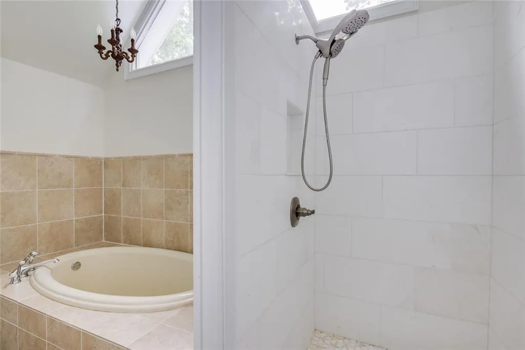 1085 Dunbarton Trace Ne, Brookhaven, Georgia 30319, 3 Bedrooms Bedrooms, ,2 BathroomsBathrooms,Residential,For Sale,1085 Dunbarton Trace Ne,7636578