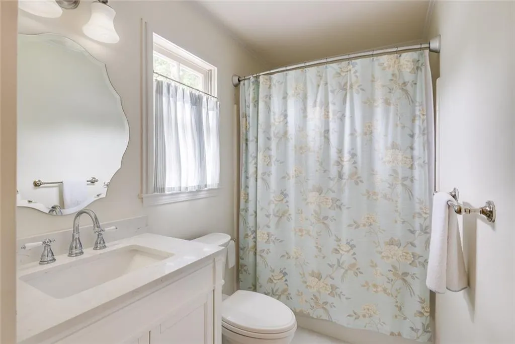 1085 Dunbarton Trace Ne, Brookhaven, Georgia 30319, 3 Bedrooms Bedrooms, ,2 BathroomsBathrooms,Residential,For Sale,1085 Dunbarton Trace Ne,7636578