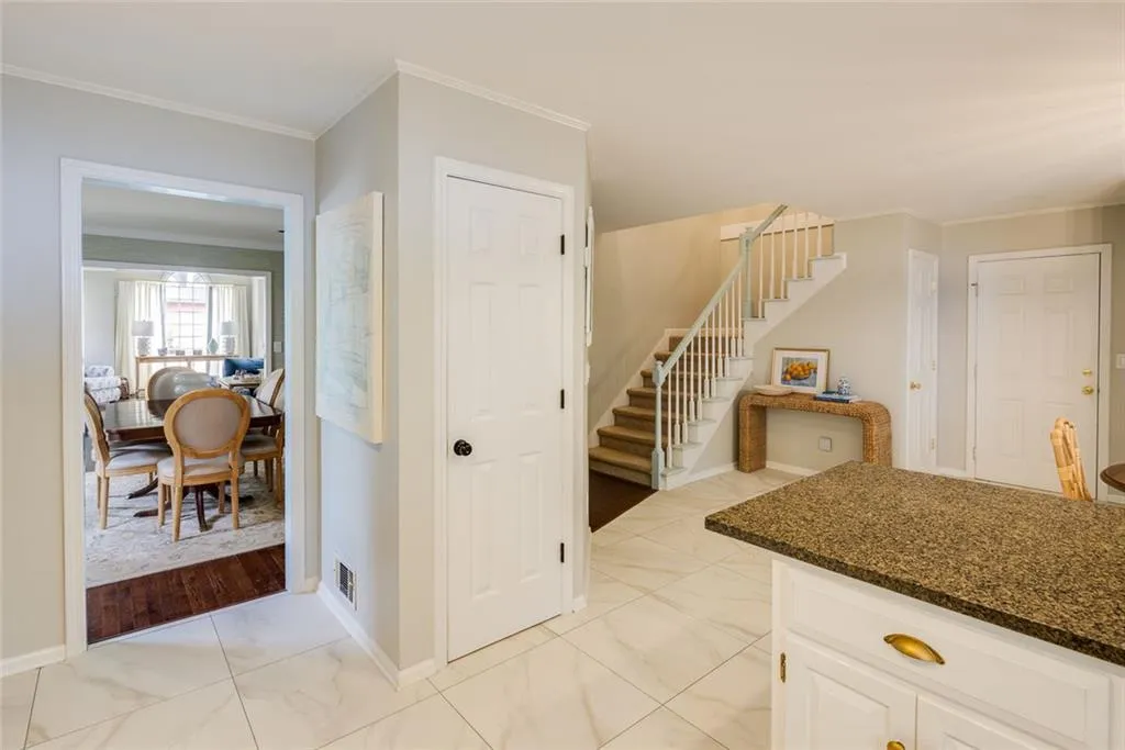 1085 Dunbarton Trace Ne, Brookhaven, Georgia 30319, 3 Bedrooms Bedrooms, ,2 BathroomsBathrooms,Residential,For Sale,1085 Dunbarton Trace Ne,7636578
