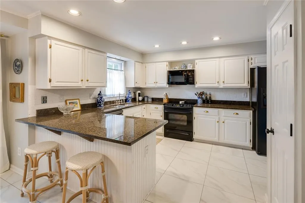 1085 Dunbarton Trace Ne, Brookhaven, Georgia 30319, 3 Bedrooms Bedrooms, ,2 BathroomsBathrooms,Residential,For Sale,1085 Dunbarton Trace Ne,7636578