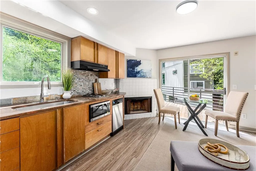 335 Eureka Drive Ne, Atlanta, Georgia 30305, 4 Bedrooms Bedrooms, ,3 BathroomsBathrooms,Residential,For Sale,335 Eureka Drive Ne,7637364