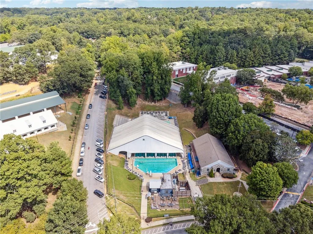 Chastain Park is right around the corner!