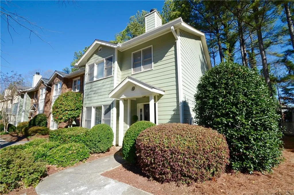 239 Peachtree Hollow Court, Atlanta, Georgia 30328, 3 Bedrooms Bedrooms, ,2 BathroomsBathrooms,Residential,Sold,239 Peachtree Hollow Court,5821125