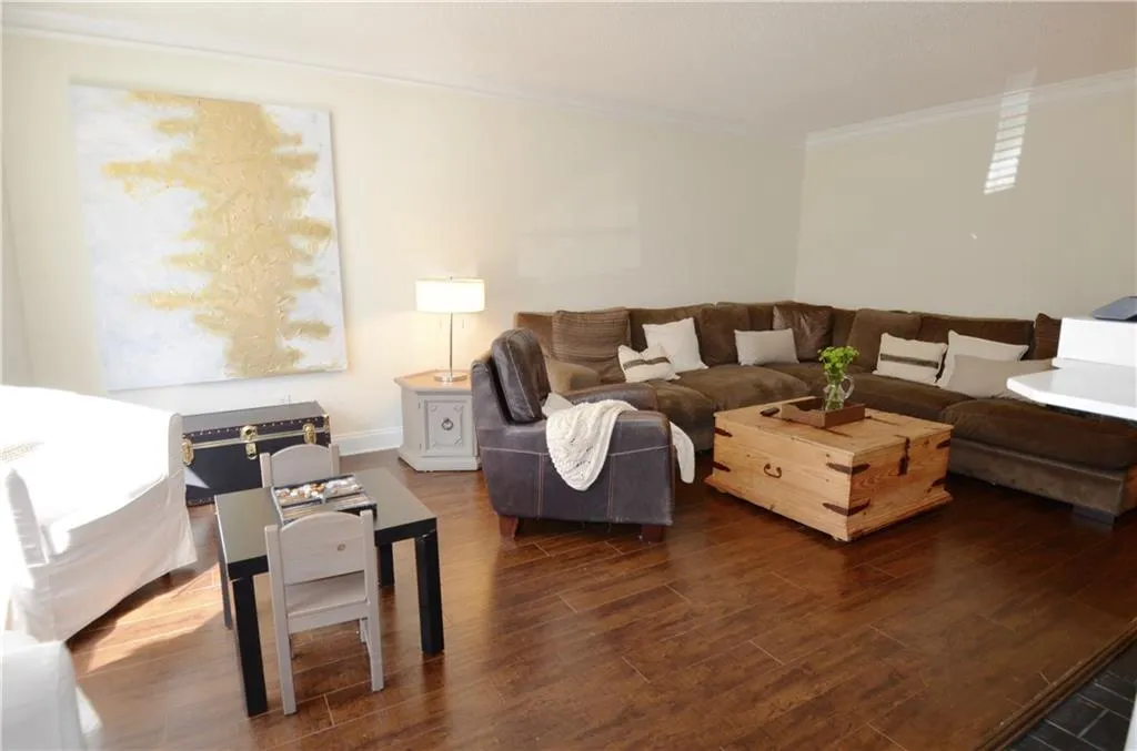 239 Peachtree Hollow Court, Atlanta, Georgia 30328, 3 Bedrooms Bedrooms, ,2 BathroomsBathrooms,Residential,Sold,239 Peachtree Hollow Court,5821125