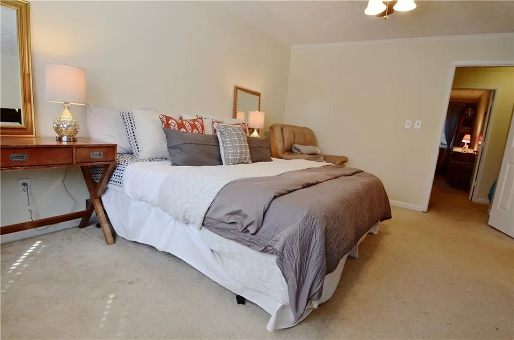 239 Peachtree Hollow Court, Atlanta, Georgia 30328, 3 Bedrooms Bedrooms, ,2 BathroomsBathrooms,Residential,Sold,239 Peachtree Hollow Court,5821125