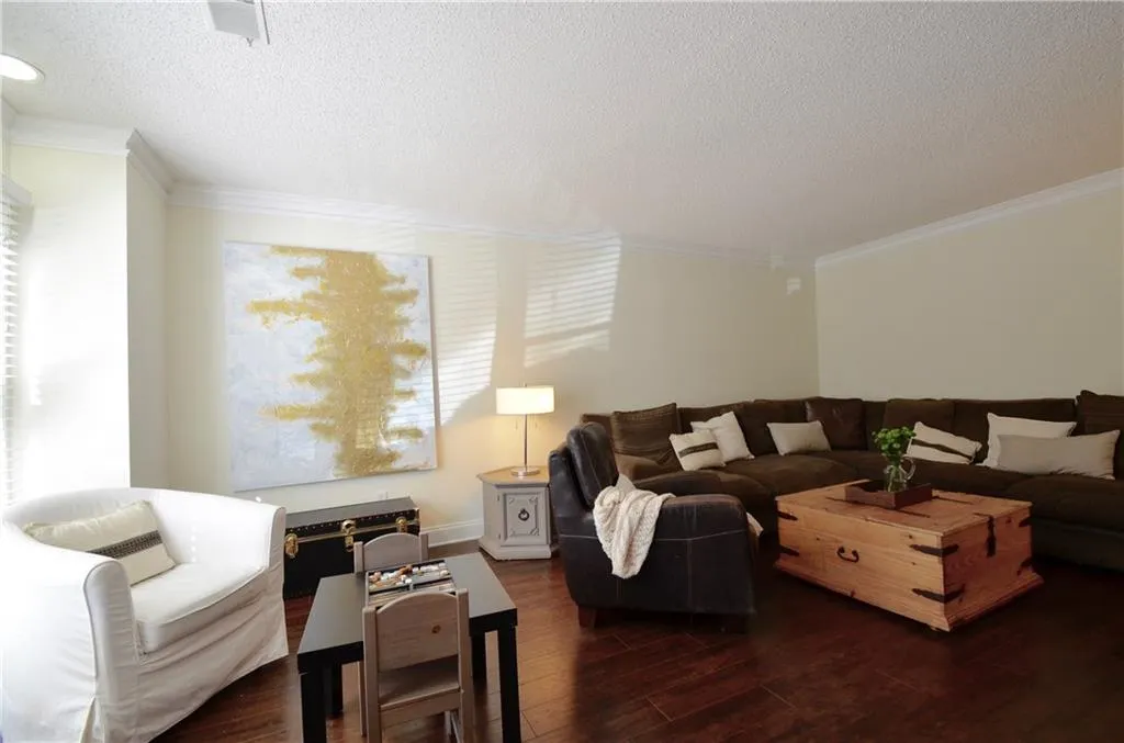 239 Peachtree Hollow Court, Atlanta, Georgia 30328, 3 Bedrooms Bedrooms, ,2 BathroomsBathrooms,Residential,Sold,239 Peachtree Hollow Court,5821125