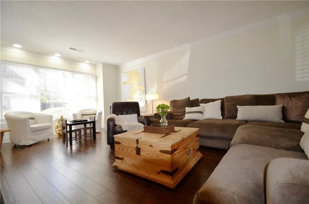 239 Peachtree Hollow Court, Atlanta, Georgia 30328, 3 Bedrooms Bedrooms, ,2 BathroomsBathrooms,Residential,Sold,239 Peachtree Hollow Court,5821125