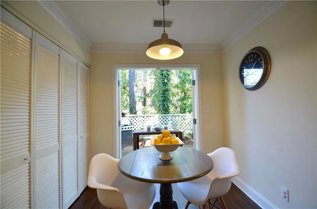 239 Peachtree Hollow Court, Atlanta, Georgia 30328, 3 Bedrooms Bedrooms, ,2 BathroomsBathrooms,Residential,Sold,239 Peachtree Hollow Court,5821125