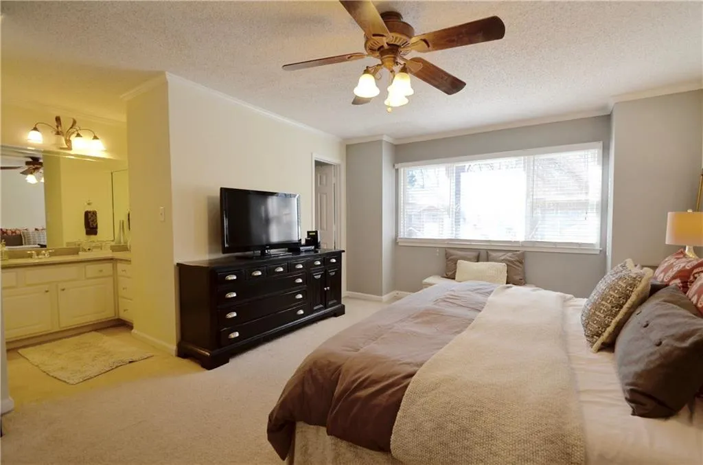 239 Peachtree Hollow Court, Atlanta, Georgia 30328, 3 Bedrooms Bedrooms, ,2 BathroomsBathrooms,Residential,Sold,239 Peachtree Hollow Court,5821125