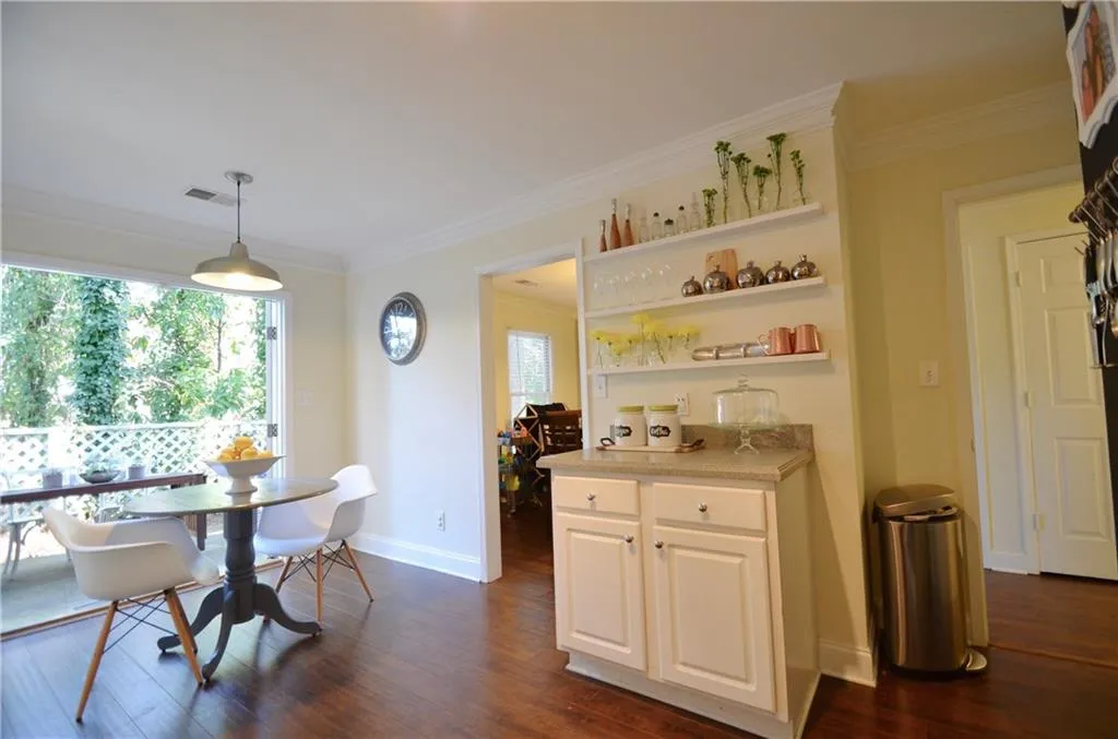 239 Peachtree Hollow Court, Atlanta, Georgia 30328, 3 Bedrooms Bedrooms, ,2 BathroomsBathrooms,Residential,Sold,239 Peachtree Hollow Court,5821125