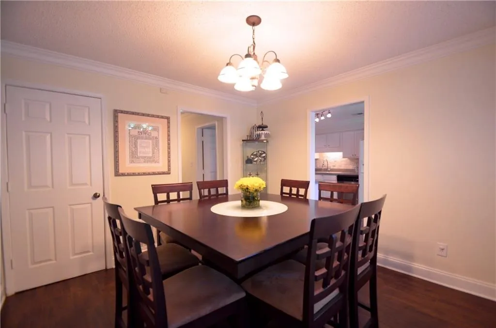 239 Peachtree Hollow Court, Atlanta, Georgia 30328, 3 Bedrooms Bedrooms, ,2 BathroomsBathrooms,Residential,Sold,239 Peachtree Hollow Court,5821125