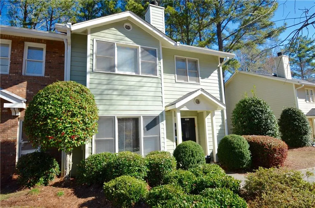 239 Peachtree Hollow Court, Atlanta, Georgia 30328, 3 Bedrooms Bedrooms, ,2 BathroomsBathrooms,Residential,Sold,239 Peachtree Hollow Court,5821125