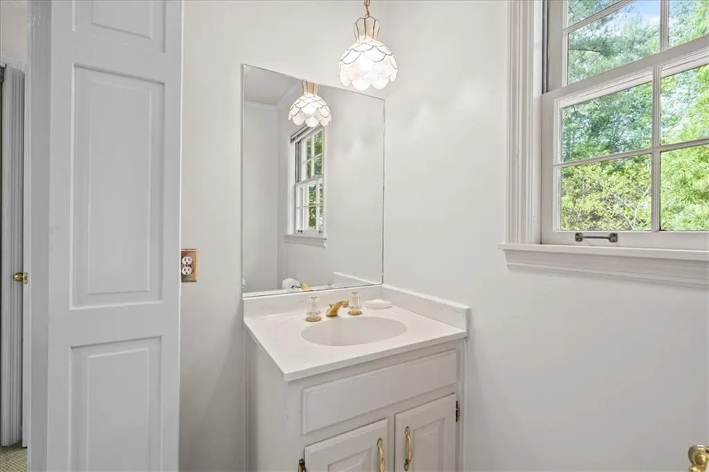 9570 Roberts Drive, Sandy Springs, Georgia 30350, 4 Bedrooms Bedrooms, ,3 BathroomsBathrooms,Residential,Sold,9570 Roberts Drive,7221845