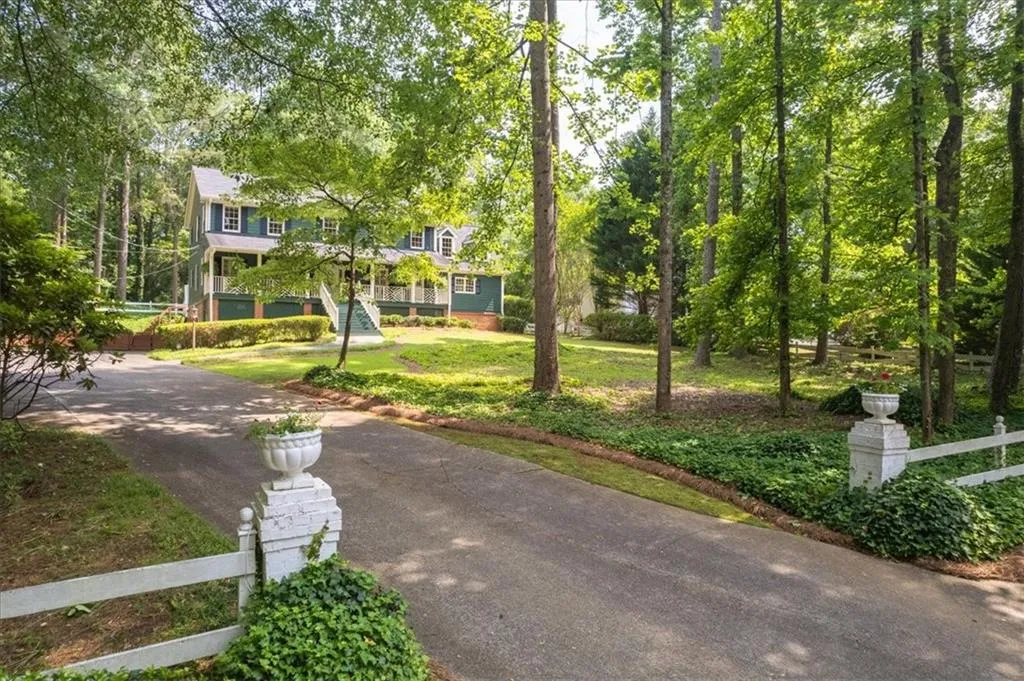 9570 Roberts Drive, Sandy Springs, Georgia 30350, 4 Bedrooms Bedrooms, ,3 BathroomsBathrooms,Residential,Sold,9570 Roberts Drive,7221845