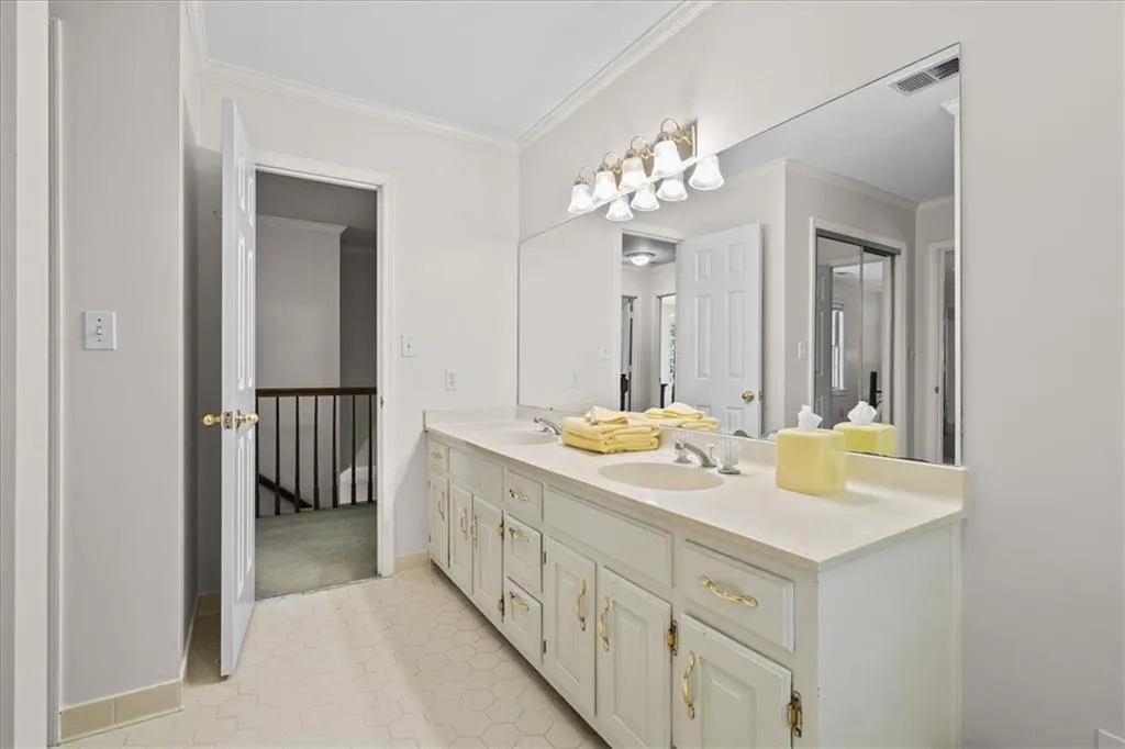 9570 Roberts Drive, Sandy Springs, Georgia 30350, 4 Bedrooms Bedrooms, ,3 BathroomsBathrooms,Residential,Sold,9570 Roberts Drive,7221845