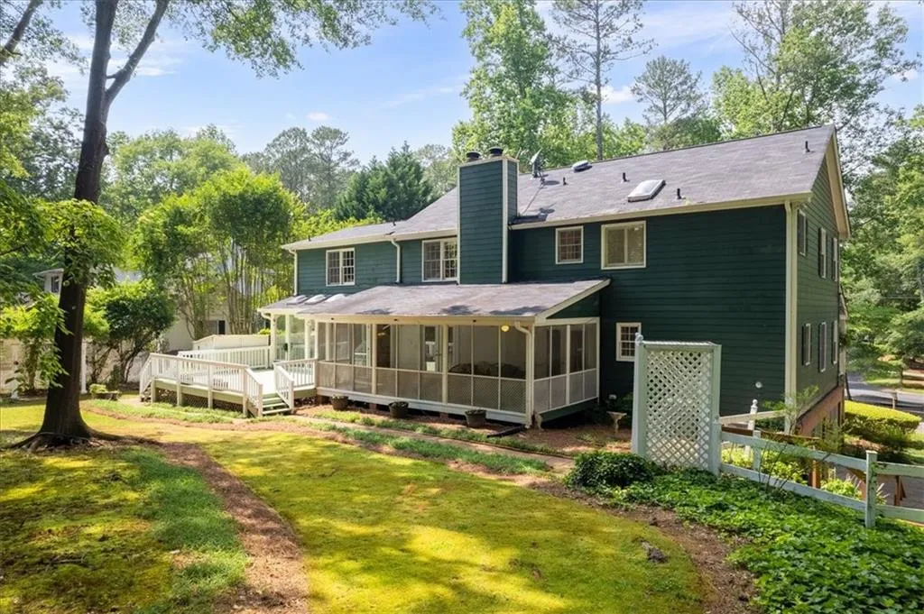 9570 Roberts Drive, Sandy Springs, Georgia 30350, 4 Bedrooms Bedrooms, ,3 BathroomsBathrooms,Residential,Sold,9570 Roberts Drive,7221845